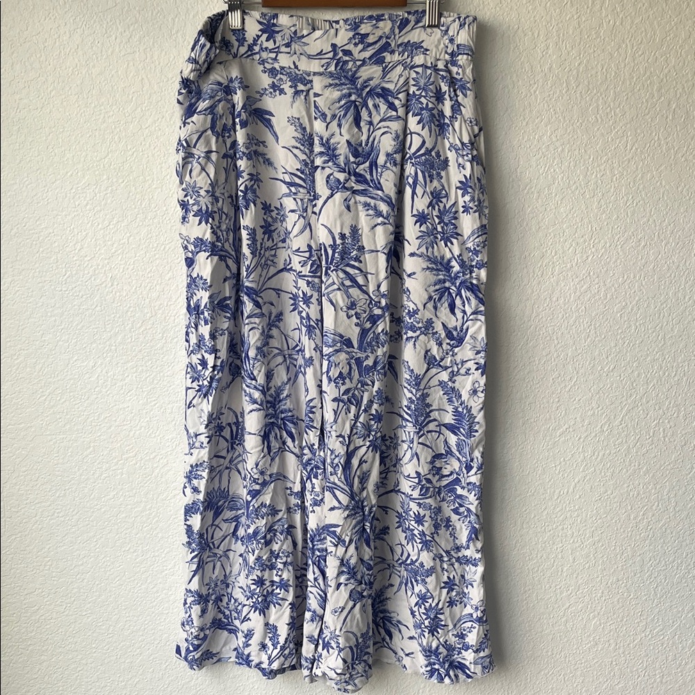 H&M Blue and White Floral Flowy Pants
